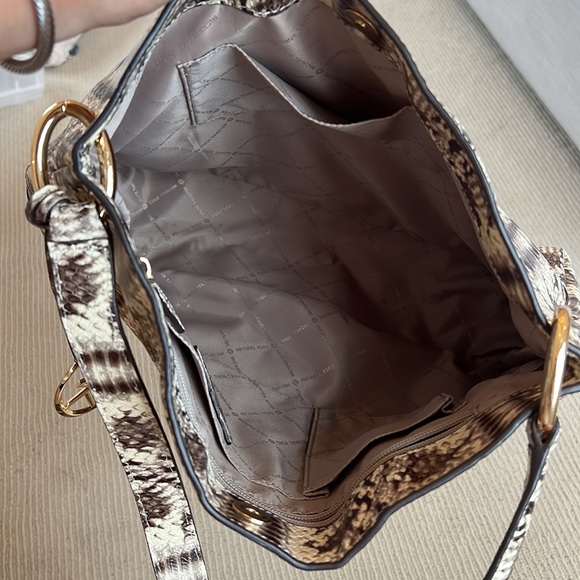 Michael Kors large purse - Picture 3 of 3